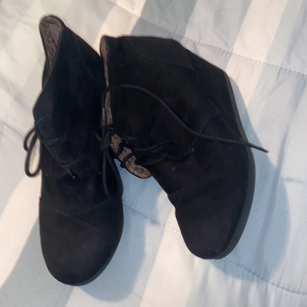 Shoes - Picture 2 of 2